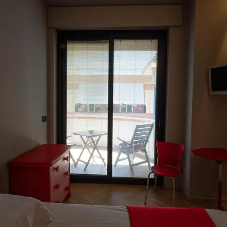 Loft 33 Bed & Breakfast *